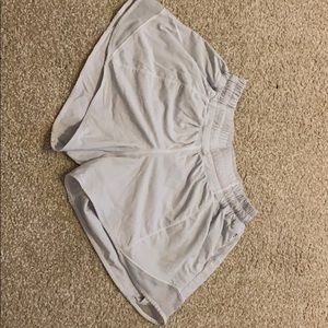 lulu lemon high rise shorts (SIZE 4)